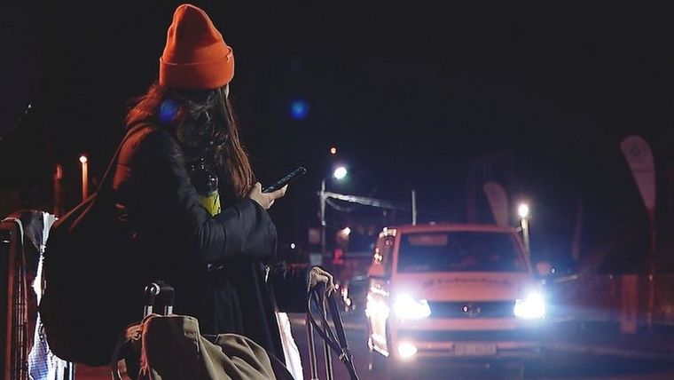 Los refugiados a menudo se ven obligados a confiar en extraños.