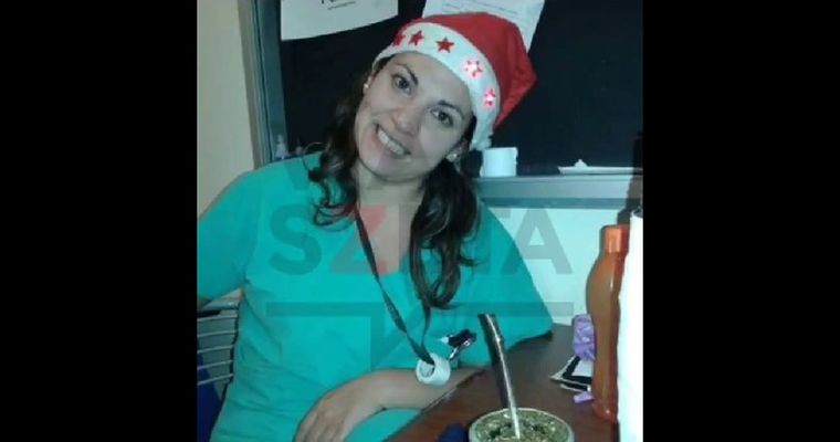 Altamirano tenía una jeringa clavada en el brazo y en el lugar se incautaron numerosas ampollas de medicamentos controlados. Altamirano tenía una jeringa clavada en el brazo y en el lugar se incautaron numerosas ampollas de medicamentos controlados.