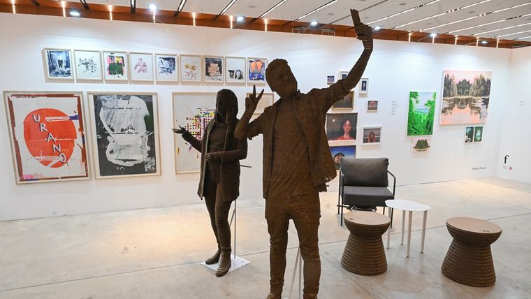 El Mercado de Arte Contemporáneo (MAC) inició su edición 2025 el 4 de diciembre y se extenderá hasta el domingo 7 en el Centro de Convenciones “Juan Bautista Bustos” de Córdoba﻿.