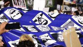 a 50 anos del golpe de estado: las postales que dejo la marcha multitudinaria en plaza de mayo a 50 anos del golpe de estado: las postales que dejo la marcha multitudinaria en plaza de mayo