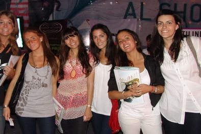 MDZol | Anto, Flor, Naty, Emi, Angy y Flor no quisieron perderse la cita con la moda. Foto: MDZ