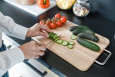 Conoce el truco para eliminar los malos olores de tu tabla de picar Foto: Shutterstock