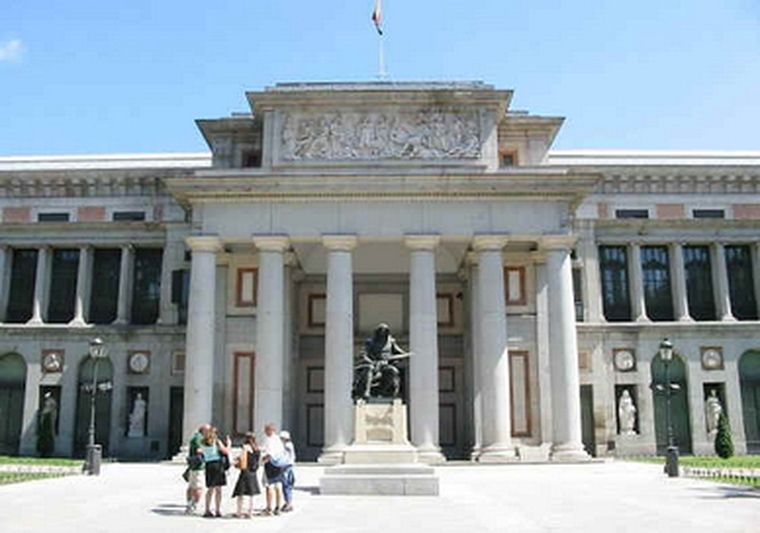 Fachada del famoso museo español.