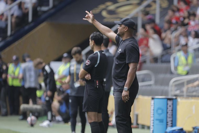 Vincent Kompany durante el 10-0 del Bayern ante Auckland. Vincent Kompany durante el 10-0 del Bayern ante Auckland.