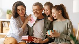 Muchos argentinos se volcaron por las compras online para agasajar a papá en su día. Muchos argentinos se volcaron por las compras online para agasajar a papá en su día.