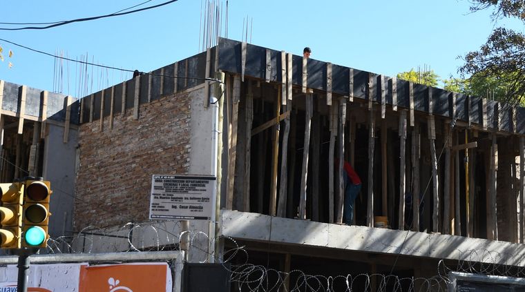 La crisis económica y política ha frenado las obras chicas debido a la suspensión de la venta de materiales para la construcción Foto: ALF PONCE MERCADO / MDZ