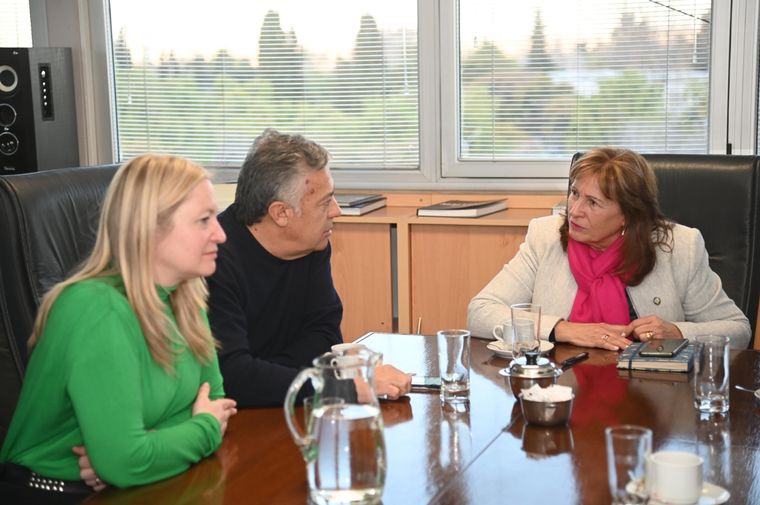Cornejo y Casado se reunieron con la rectora de la UNCuyo y autoridades de Medicina. Foto: Prensa Cambia Mendoza
