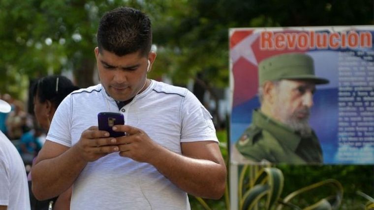 El gobierno cubano aprobó nuevas regulaciones para internet. Foto: AFP