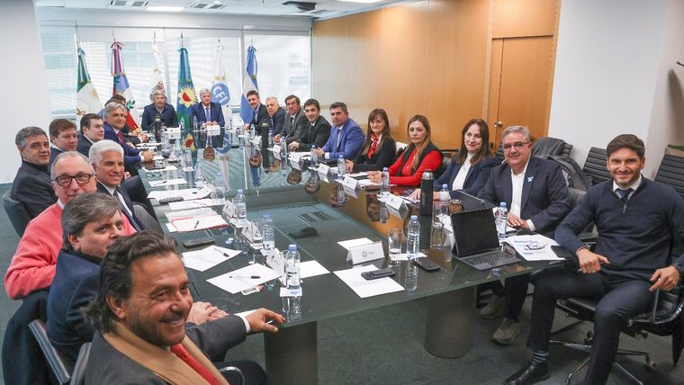 Los gobernadores esperan la contraoferta de la Casa Rosada para resolver los reclamos por la caída de la coparticipación.