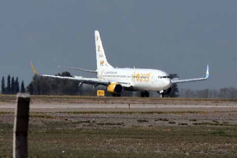 Flybondi anunció que a partir de diciembre sumará cuatro nuevas rutas internacionales que conectarán directamente a Argentina con distintas ciudades de Brasil. Foto: ALF PONCE MERCADO / MDZ