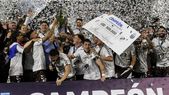 Platense recibió un cheque de 500 mil dólares por ganar el Torneo Apertura por parte de la Conmebol.