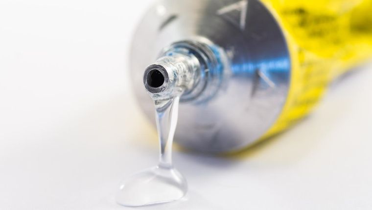 El joven selló su miembro con pegamento, la sustancia ingresó a su organismo y murió