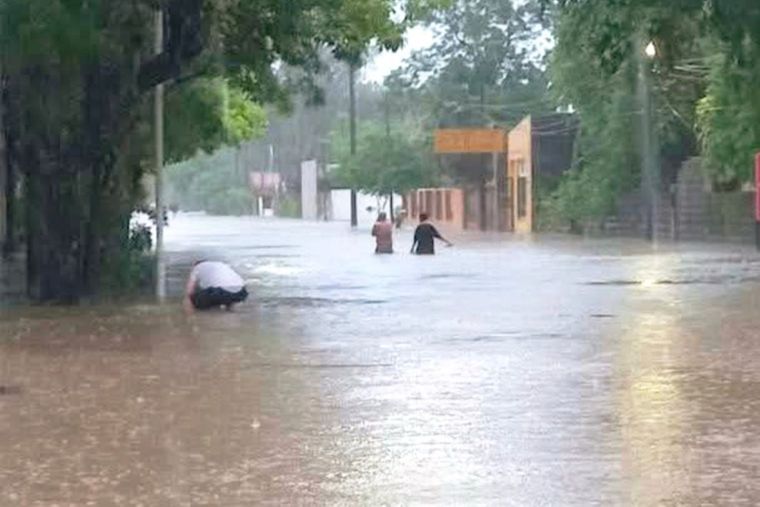 El colapso del sistema pluvial dejó varias ciudades inundadas en Corrientes.