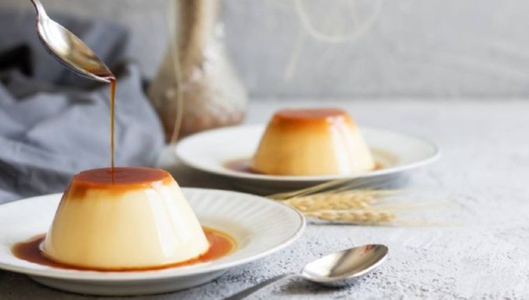 Cómo hacer un flan exprés sin azúcar y en microondas (Shutterstock).