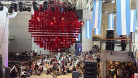 La esfera roja del Espacio Cultural Le Parc fue donada por el artista. La esfera roja del Espacio Cultural Le Parc fue donada por el artista.