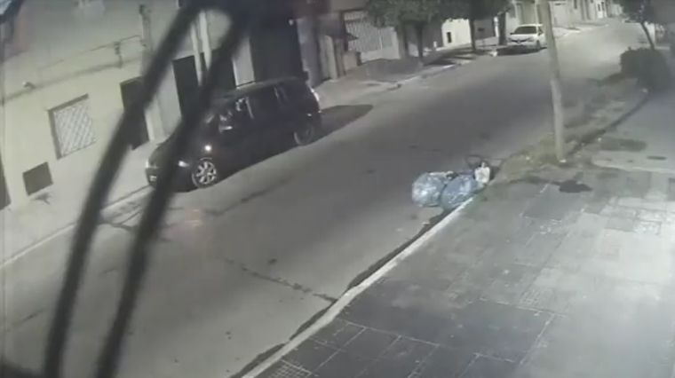 La familia llegaba de una tarde de pileta y fueron violentamente asaltados