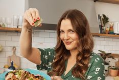 Drew Barrymore tiene 47 años de edad.