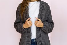 Furor por el cardigan: cómo llevar la prenda estrella de la temporada Foto: Shutterstock