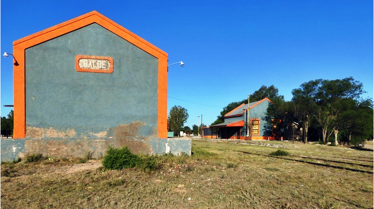 En este pueblo, las termas funcionan todo el año y conviven con paisajes únicos como las Salinas del Bebedero. En este pueblo, las termas funcionan todo el año y conviven con paisajes únicos como las Salinas del Bebedero.
