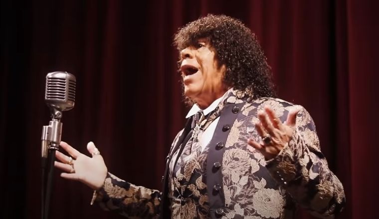 La Mona Jiménez presentó la versión cuartetera del Himno Nacional Argentino