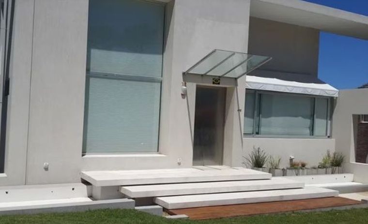 La residencia que habitó Jésica Cirio se caracteriza por un estilo minimalista donde predomina la luminosidad del blanco. La residencia que habitó Jésica Cirio se caracteriza por un estilo minimalista donde predomina la luminosidad del blanco.
