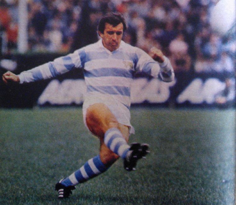 Hugo Porta fue el autor de todos los tantos de Los Pumas ante Nueva Zelanda en el empate de 1985. Hugo Porta fue el autor de todos los tantos de Los Pumas ante Nueva Zelanda en el empate de 1985.