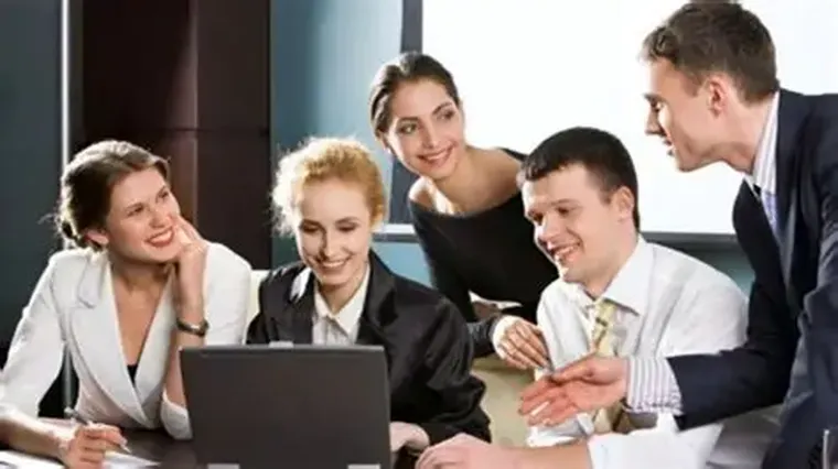 La inteligencia artificial está transformando industrias enteras. La inteligencia artificial está transformando industrias enteras.