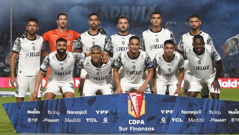 Tevez pierde a una figura para medirse con Vélez. Foto: Juan Ignacio Blanco / MDZ