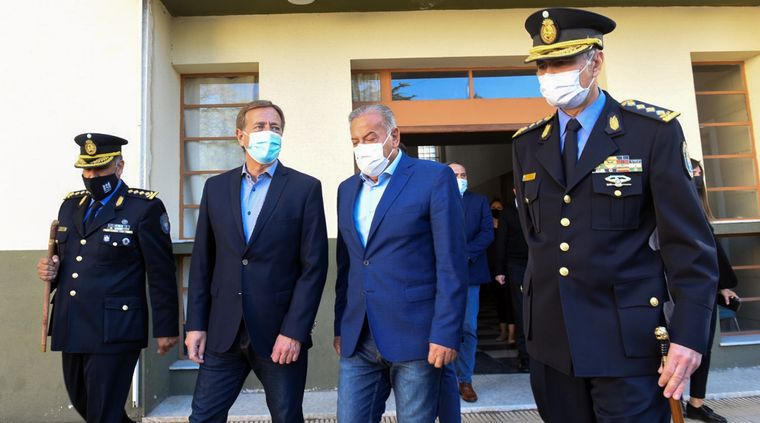 El gobernador Rodolfo Suarez junto al ministro de Seguridad, Raúl Levrino Foto: Gobierno de Mendoza