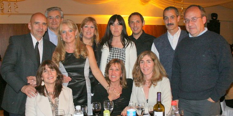 Arriba: Alberto Thormann, Carlos Martínez, Margaret, Estela Ortiz, Cintia Villafañe, Pablo, Carlos y Pablo Barrera.  Abajo: Alejandra Civit, Mónica Sanguinetti, Cristina Oltra. Foto: Gentileza