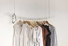 Los cuatro productos que ayudan a limpiar la ropa con manchas amarillas Foto: Pixabay