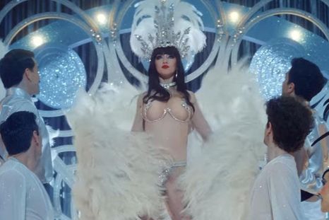 En esta nota te contamos cómo trabajó el talentoso equipo de maquillaje de efectos especiales para lograr la famosa silueta de la diva para la serie más exitosa del momento.