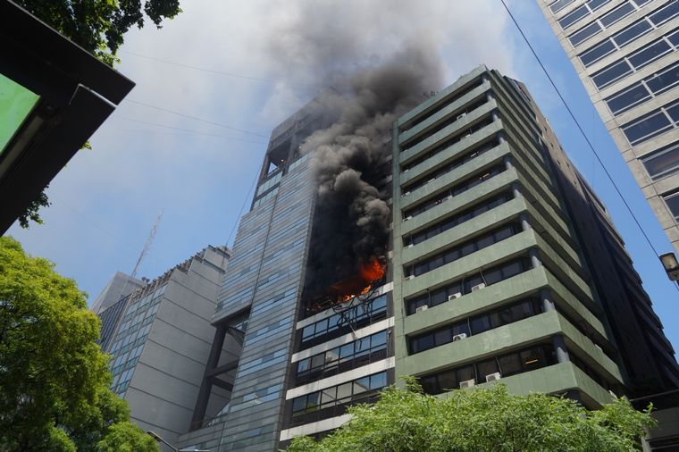 Explosión e incendio en el Ministerio de Trabajo Foto: Télam
