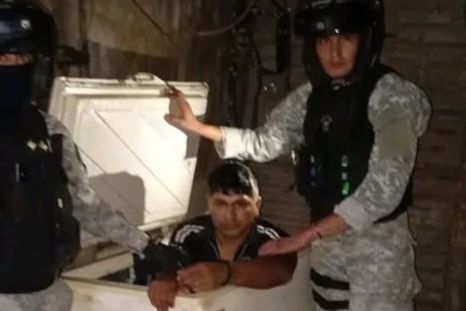 El sujeto fue capturado dentro de un freezer tras ser buscado por las autoridades varios días en Chaco. El sujeto fue capturado dentro de un freezer tras ser buscado por las autoridades varios días en Chaco.