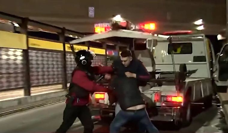 Tres hombres se tomaron a golpes en plena Avenida Juan B. Justo. Dos de ellos habían dado positivo en un control de alcoholemia.