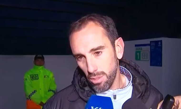 Diego Godín se mostró molesto por los fallos arbitrales y dejó una recomendación a los dirigentes.