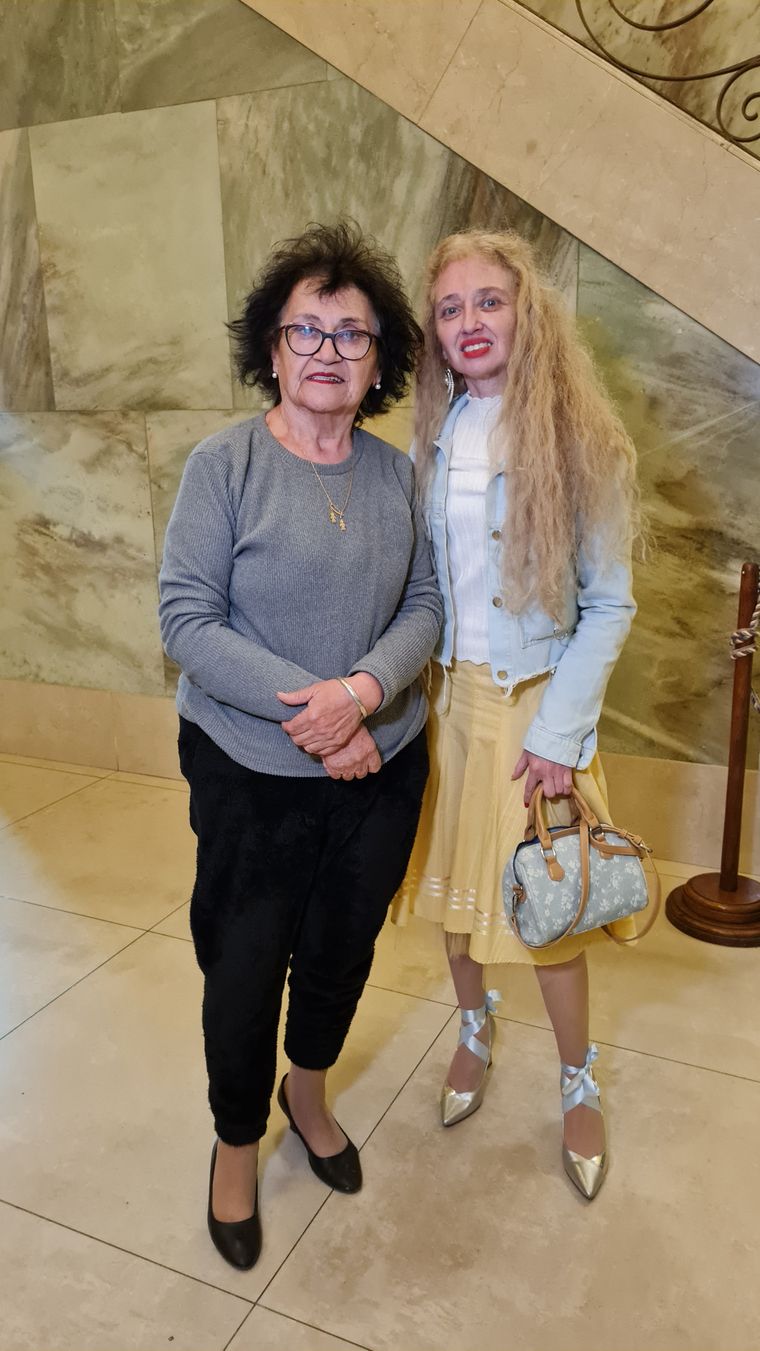Norma y Marita vinieron desde Las Catitas y se consideran amantes de ABBA, madre he hijas unidas por la música. Norma y Marita vinieron desde Las Catitas y se consideran amantes de ABBA, madre he hijas unidas por la música.