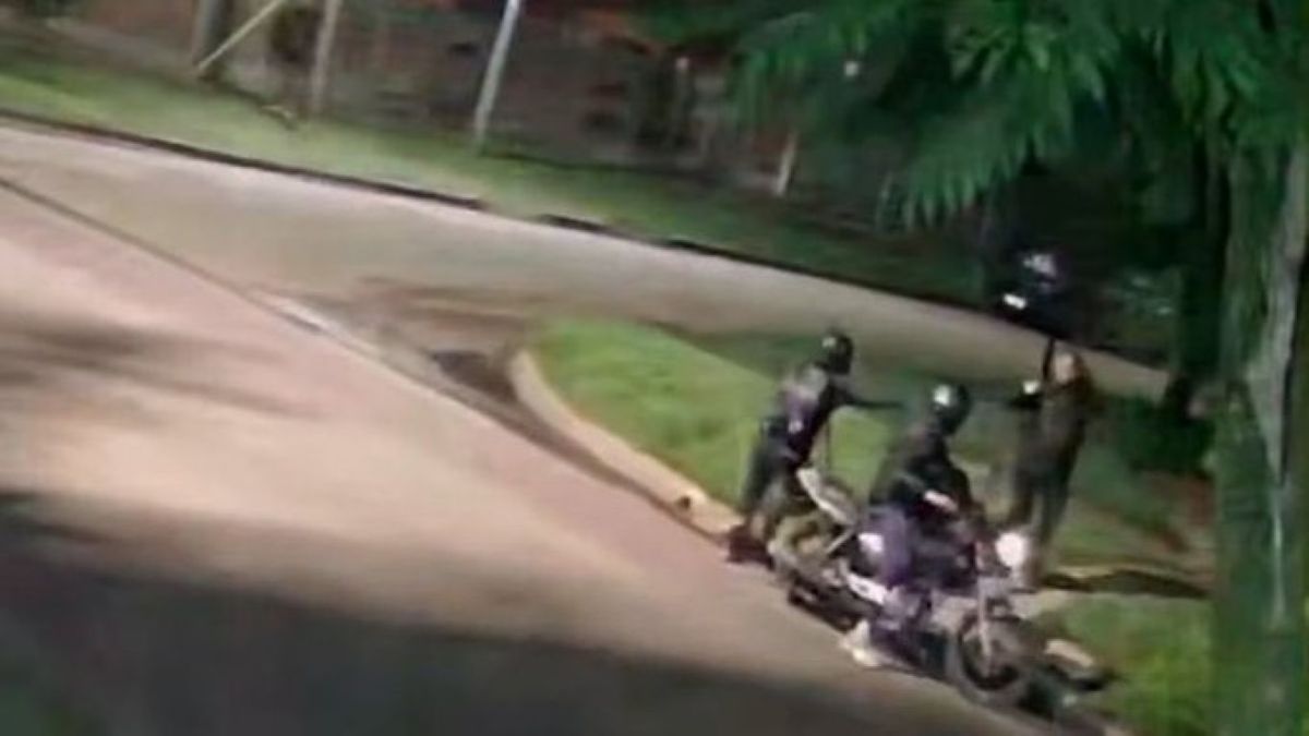 Violento robo: se resistió a dos motochorros mientras esperaba el colectivo y lo mataron
