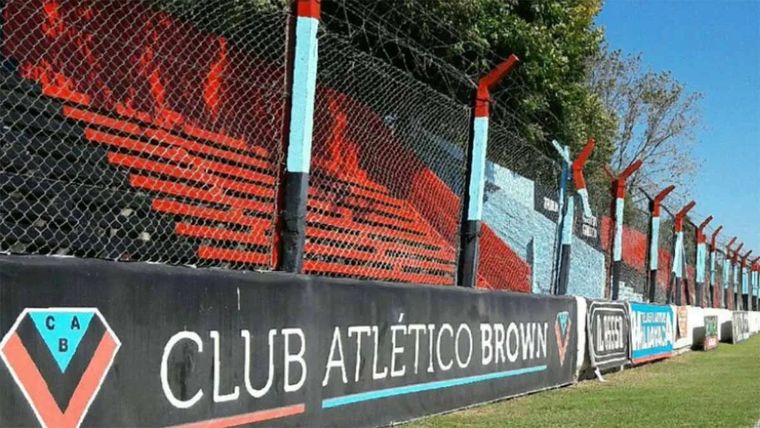 Brown de Adrogué apartó a un DT por denuncias de un juvenil