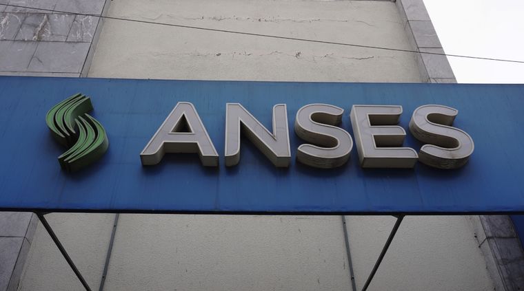 Anses paga con aumento y bono extra a un grupo de beneficiarios Foto: Rodrigo DAngelo / MDZ