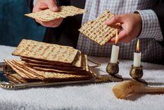 El Matzá es un pan sin leudar y una de las comidas más importantes del Pésaj. Foto: Shutterstock