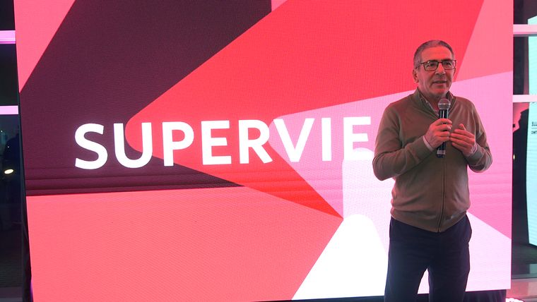 Federico Chiapetta, subsecretario de Deportes de Mendoza, celebró el aporte del sector privado para el apoyo de los clubes. Federico Chiapetta, subsecretario de Deportes de Mendoza, celebró el aporte del sector privado para el apoyo de los clubes.