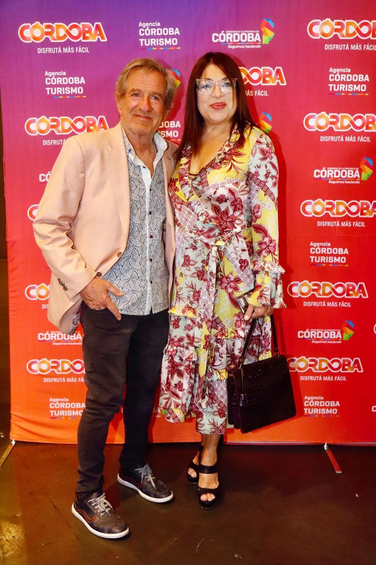 Claribel Medina y Pablo Alarcón llegan a Carlos Paz con la comedia “Es complicado”. Claribel Medina y Pablo Alarcón llegan a Carlos Paz con la comedia “Es complicado”.