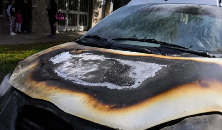 Autos incendiados en Rosario Foto: NA