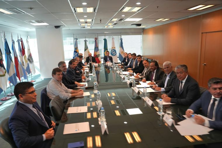 Los gobernadores siguen con sus reclamos por la caída de la coparticipación