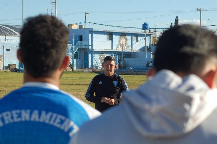 Carlos Quiroga asumió la presidencia de Gutiérrez y acordó el pago de la deuda con el plantel. A su vez, Pablo Jofré tomó la dirección técnica. Carlos Quiroga asumió la presidencia de Gutiérrez y acordó el pago de la deuda con el plantel. A su vez, Pablo Jofré tomó la dirección técnica.