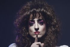 Mariano Condoluci interpreta a Nora en La Desgracia Foto: Nacho Lunadei