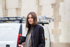 Ya nos lo marcan los diseñadores y el estilo callejero: las chaquetas bomber vuelven este 2022 Foto: Style du Monde