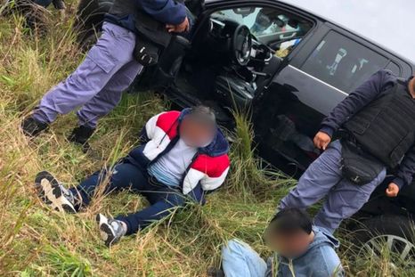 La persecuciòn comenzó luego de recibir un alerta sobre vehículos robados que circulaban por la Ruta 11. La persecuciòn comenzó luego de recibir un alerta sobre vehículos robados que circulaban por la Ruta 11.