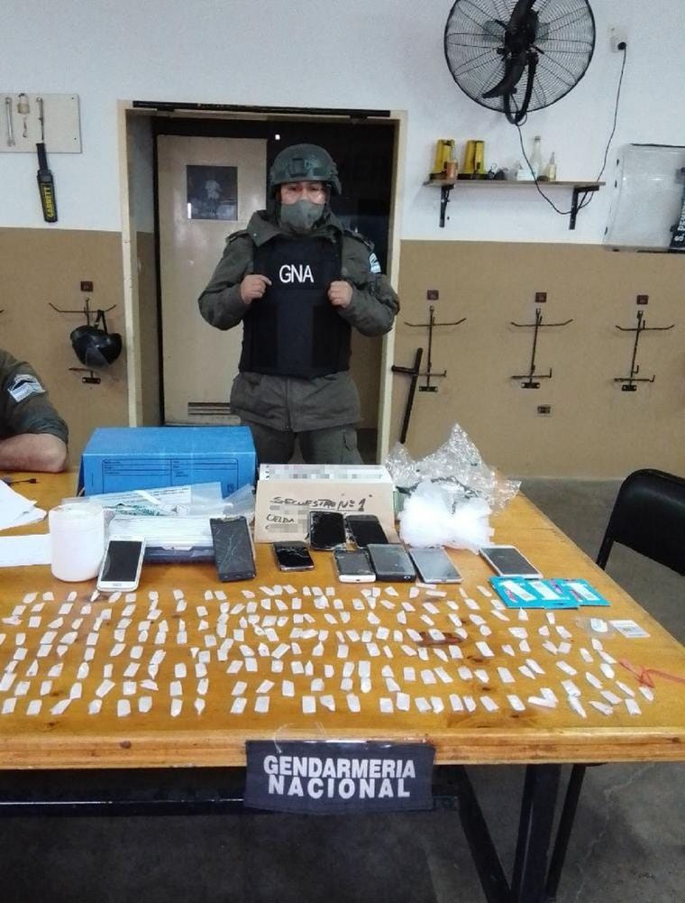 Parte de todo lo incautado por las autoridades. Foto: Gentileza Gendarmería Nacional.